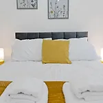 Wonderful & Comfy 2 Bedroom Apartment - Close To City Centre - Free Parking